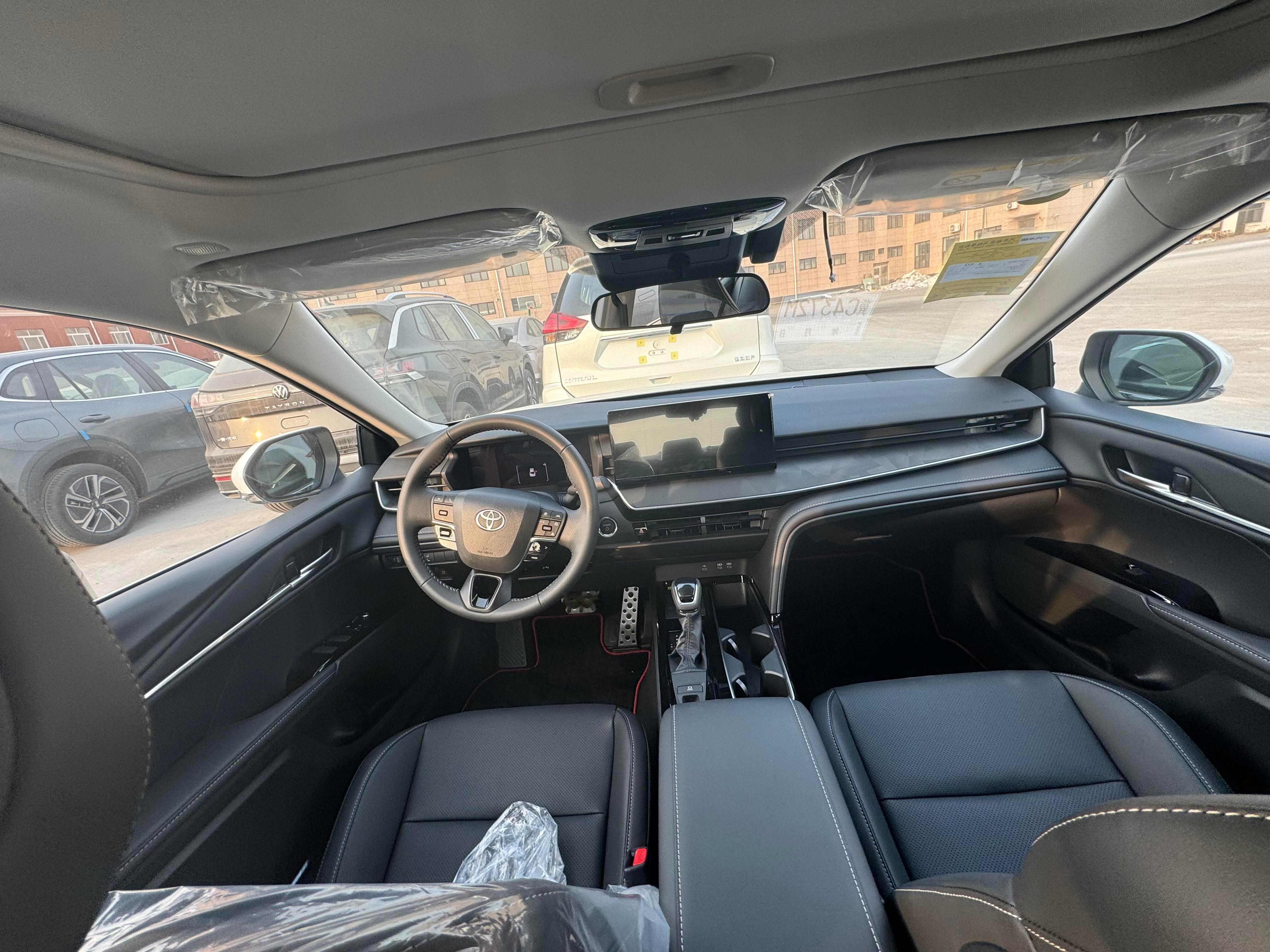 浙江提车26款 凯美瑞 2.0双擎运动lite版指导价191800全款优惠500