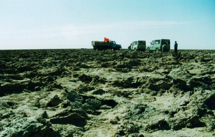 罗布泊里最致命的地形是哪种？罗布泊里最致命地形既不是容易鬼打墙的雅丹地貌，也不是