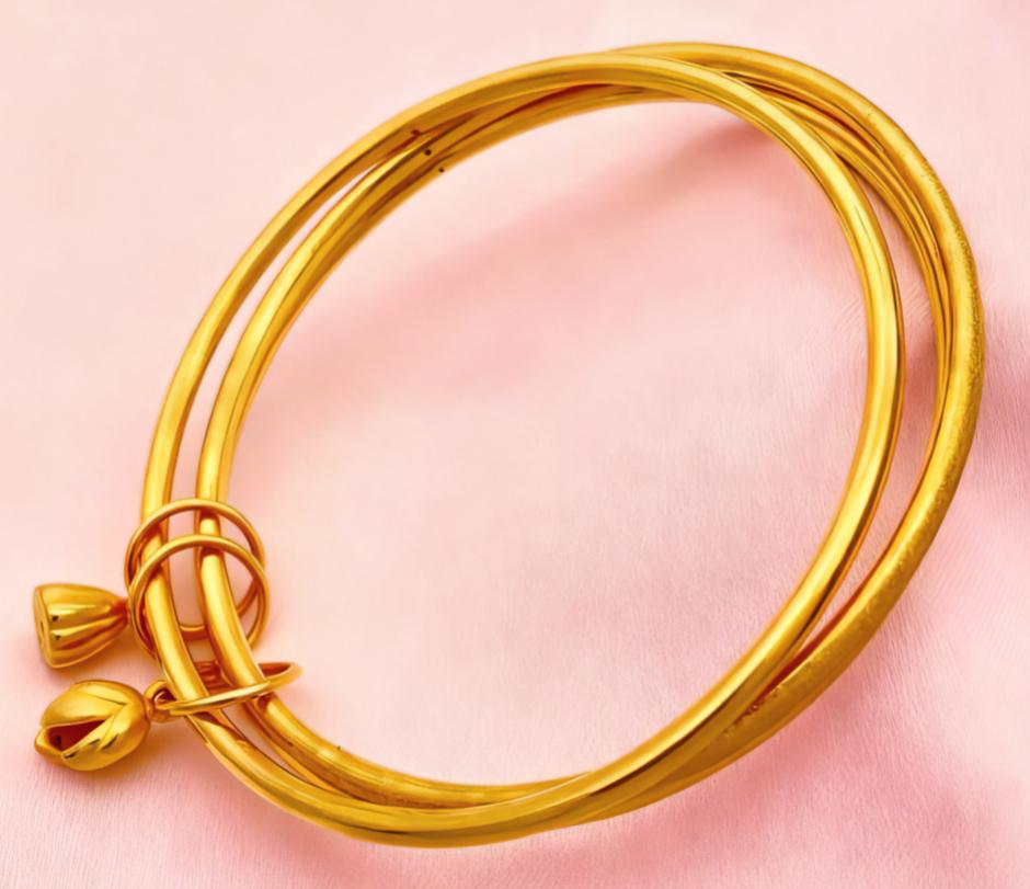 刚刚又看了黄金价
继续下跌
黄金价格每克变929元了
心里真有点儿凉

但手里有