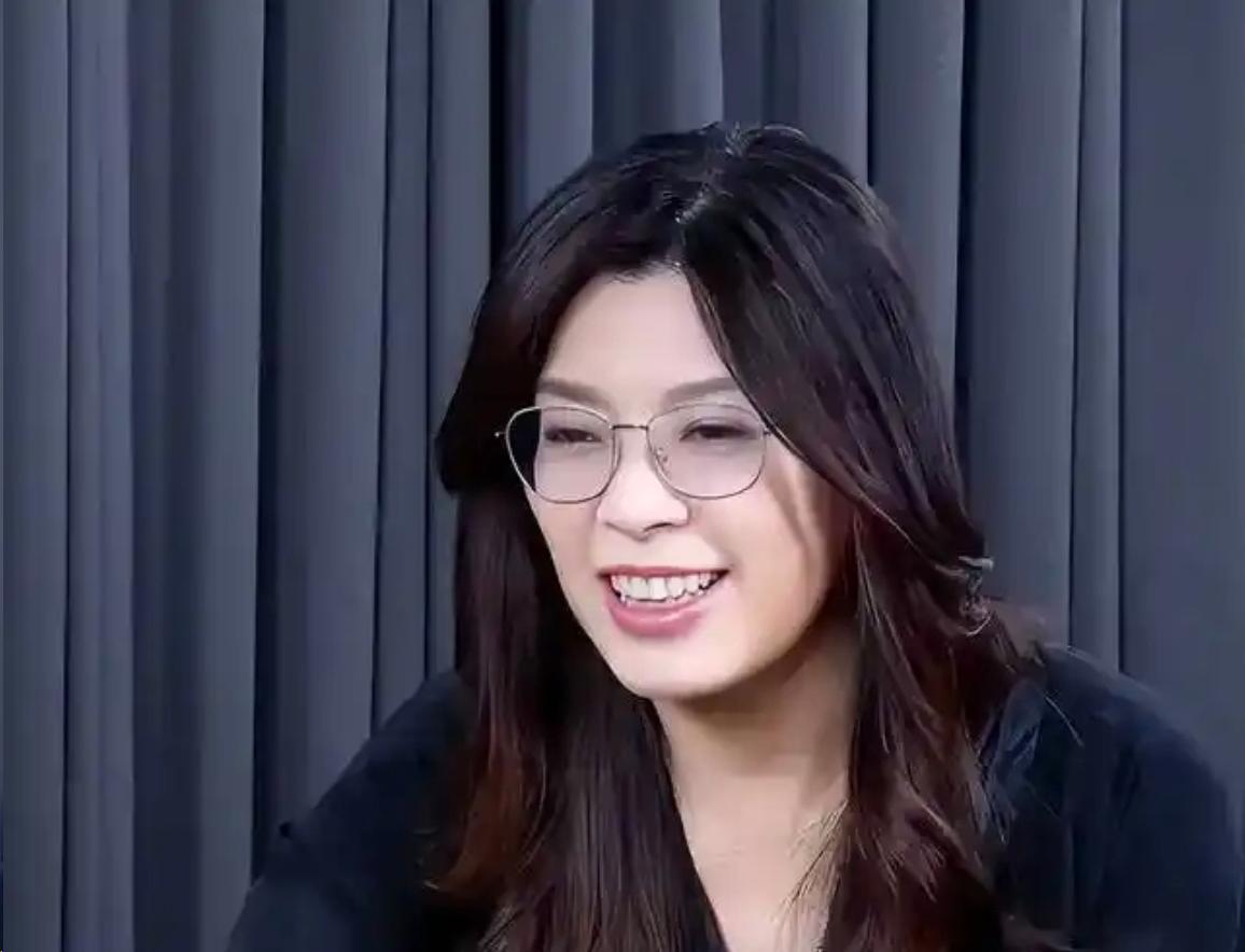 炸锅了，郑丽文真的官宣了。
 
她要向全世界证明，两岸根本不用走到那一步。
 