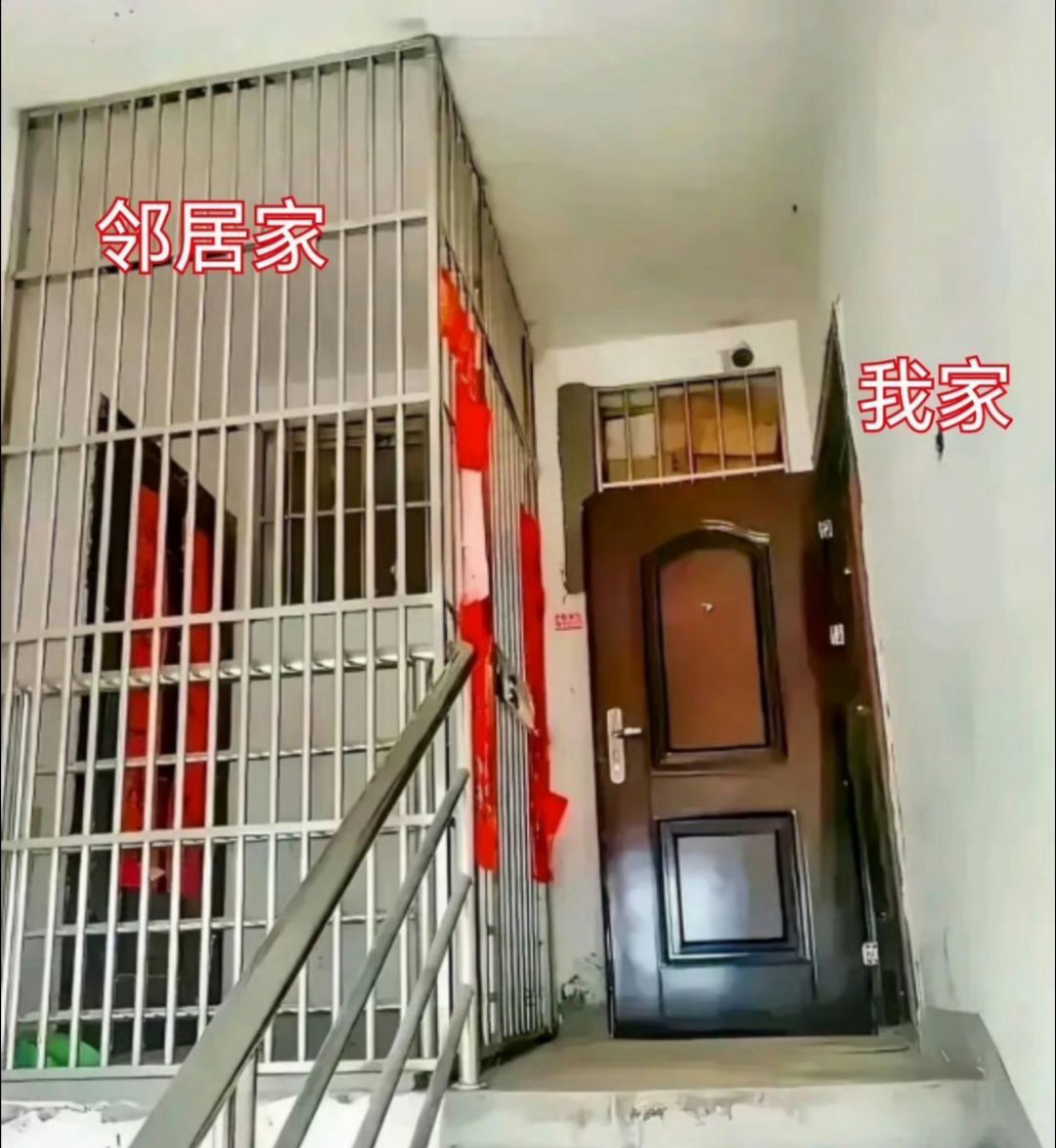 网友爆料：邻居未经同意，在自家门口的公共区域焊不锈钢笼子，问有什么办法可反制？[
