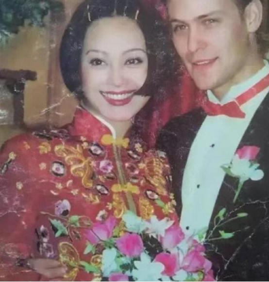 1997年，宁静与美国人保罗结了婚，初到婆家时，婆婆对她说：“我们家有农场，你们