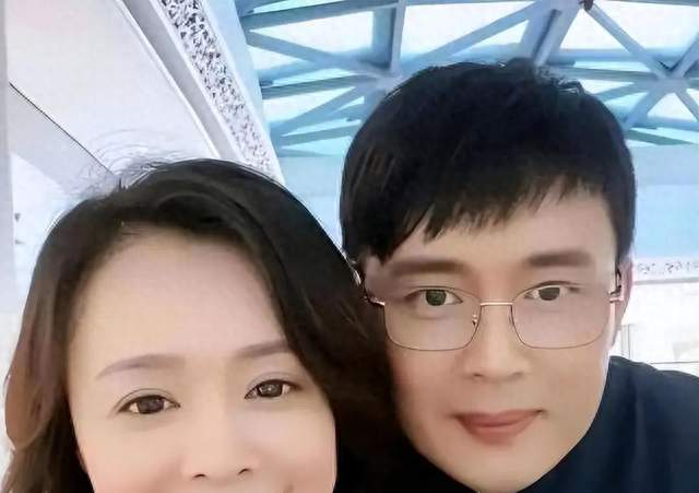 她是海清同班同学，演技好，长得漂亮，嫁清华大学教授恩爱至今