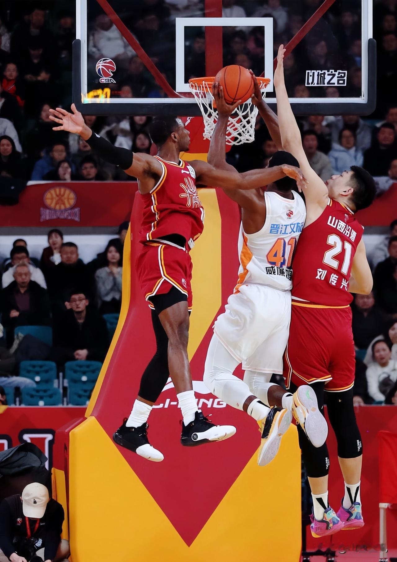 【赛事前瞻】山西汾酒男篮残阵如何破解深圳马可波罗男篮？
上一场比赛，深圳马可波罗