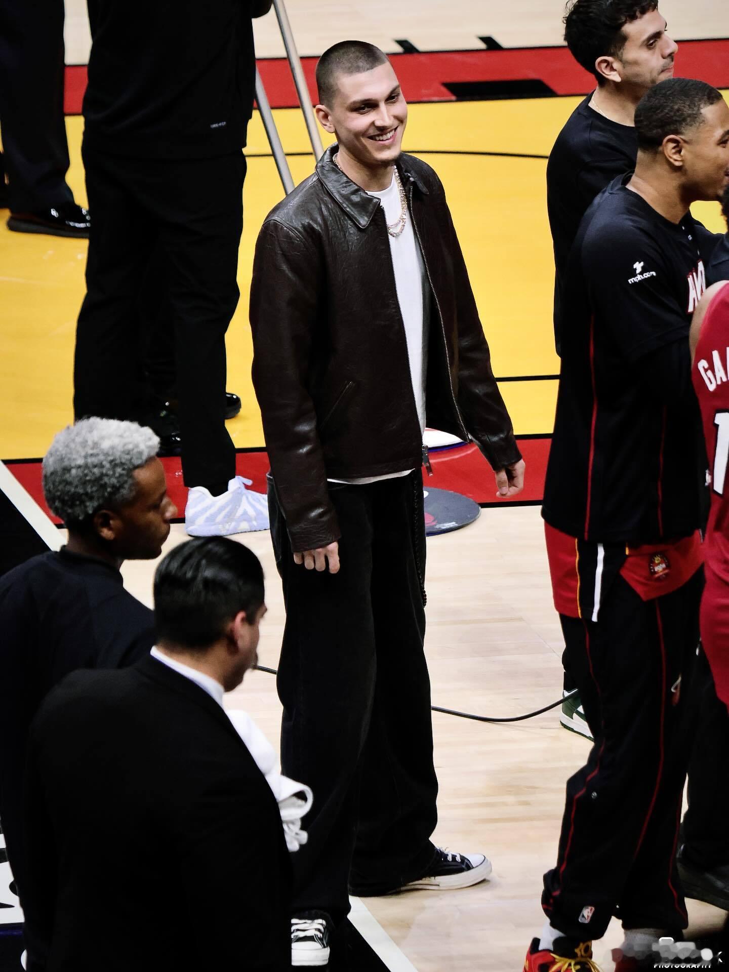 热火vs公牛赛场返图📸希罗的笑容永远那么干净nba全明星nba常规赛