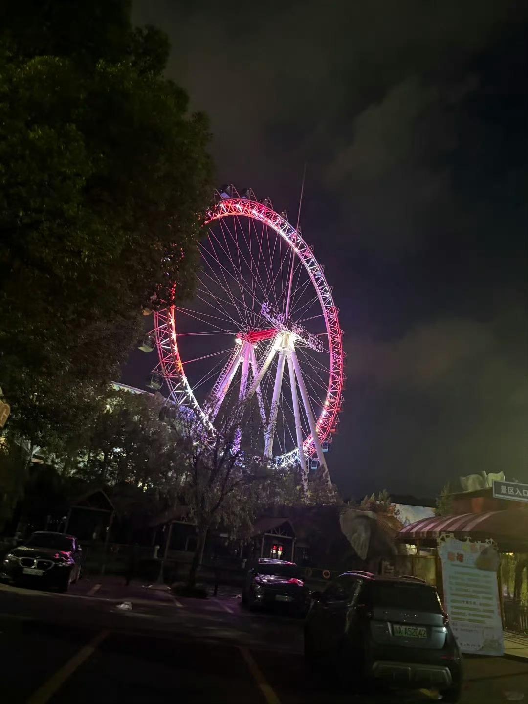 杭州人又在花样过七夕了七夕杭州开启浪漫模式不得不佩服杭州的浪漫巧思！七夕西子廊桥