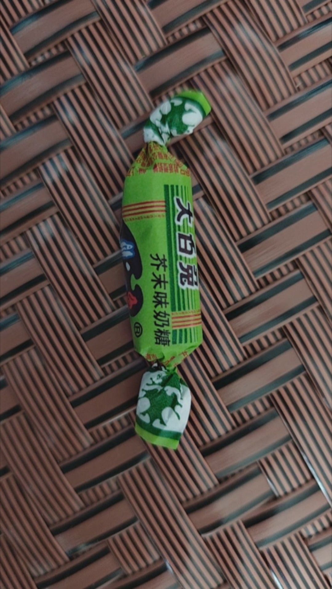 有人吃过芥末味的大白兔奶糖嘛？我也是第一次知道有这个味的 