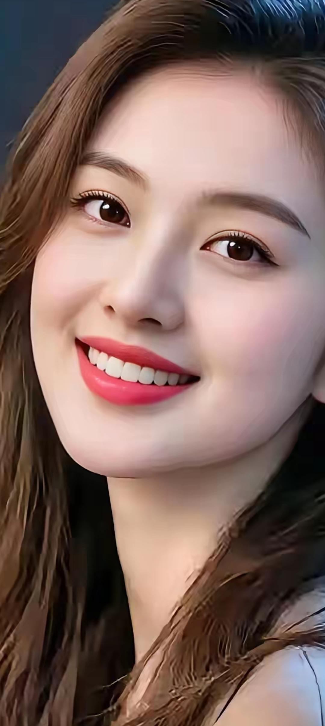 甜美笑容，元气满满的一天！😊✨