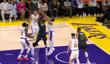 还好文总解围，不然村桑这球得被重放一万遍。森林狼vs湖人nba季后赛 ​​​