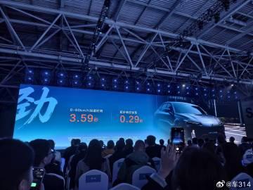 那么，蓝鲸超擎是如何做到低油耗的呢？这是一项非常复杂的系统性工程，其中涉及到汽油