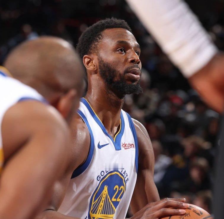 最后一回合 贴身膏药缠绕全明星马克西球队防下拿到球还剩8秒都不想着奖励自己一个乖