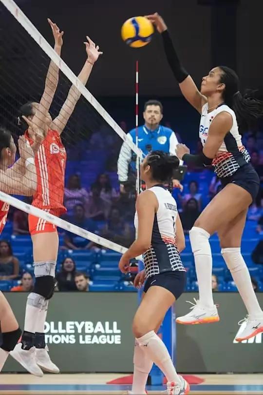 世联赛战报：五局苦战，1-2到3-2，中国女排惊险获胜，拦网立功！其实王媛媛不应