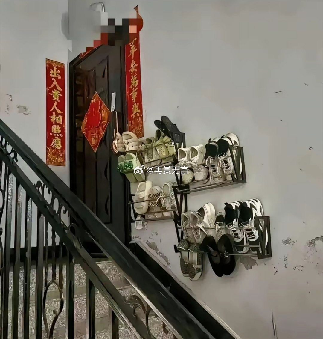 女朋友把鞋子放这里，被楼上好几户邻居举报了，这不是我们自己的地盘吗？ 