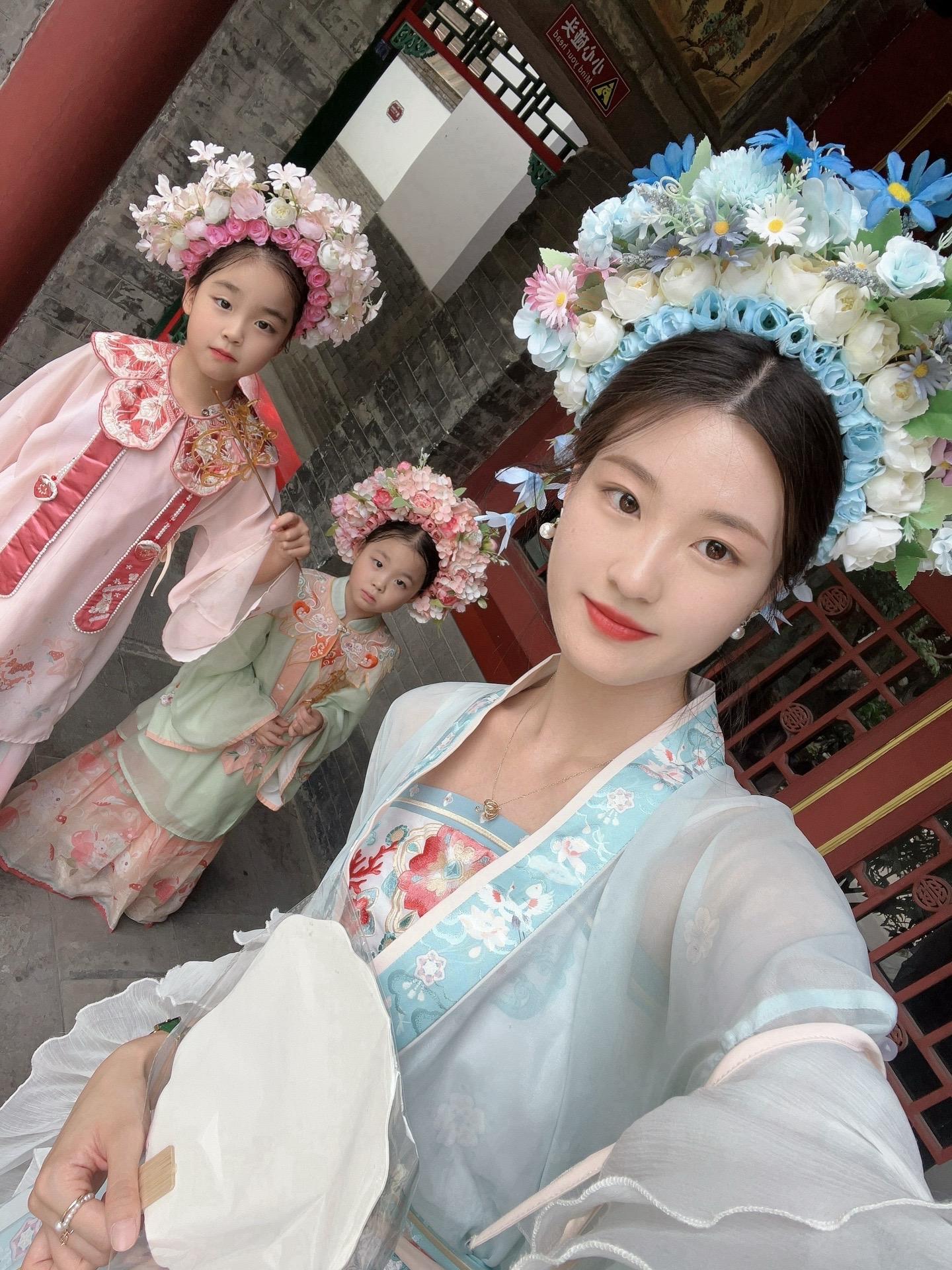 “一念簪花 一世无忧 ” “今生戴花 世世漂亮”