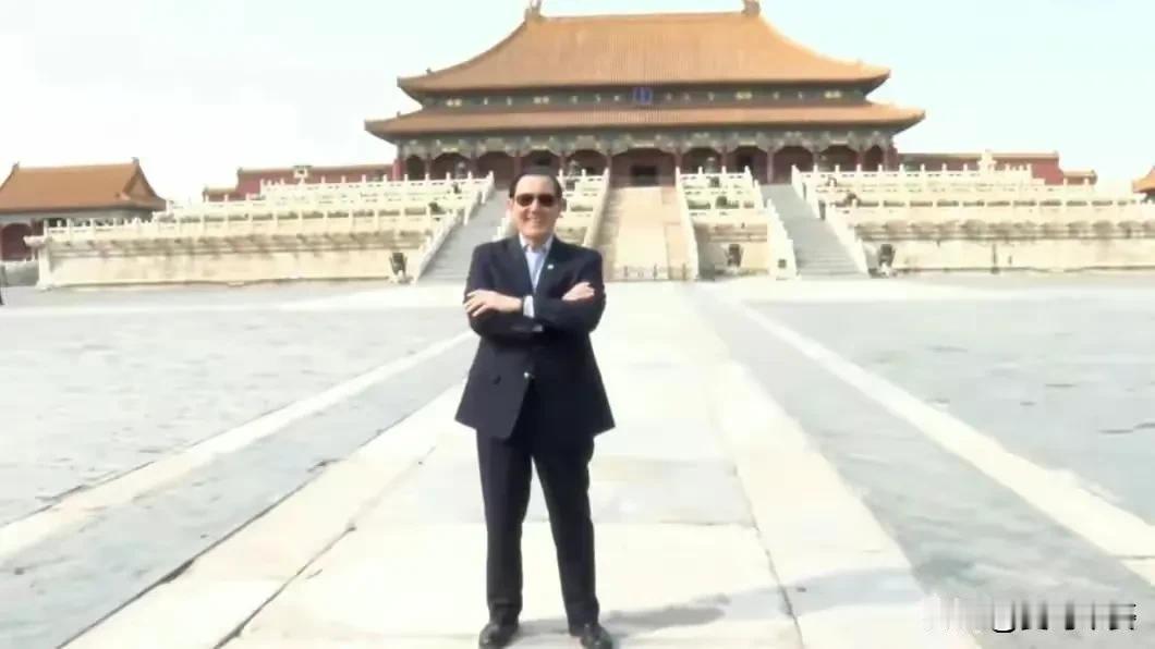 北京故宫前最靓的仔——马英九！
   今天下午，马英九一行结束了卢沟桥展览馆后，