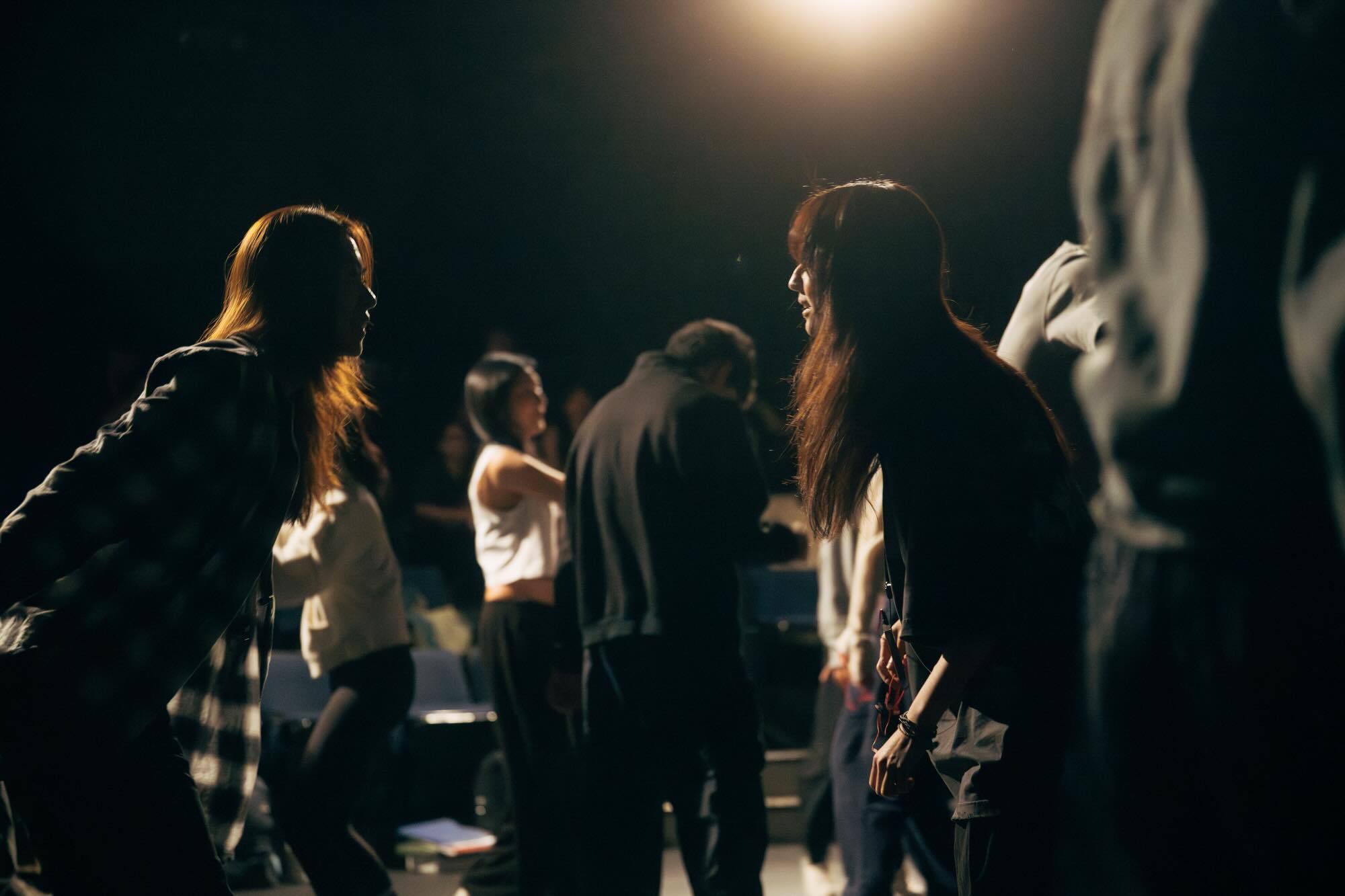“金马海外工作坊表演与创作”品一品柯佳嬿和谢盈萱同框的戏剧张力。 