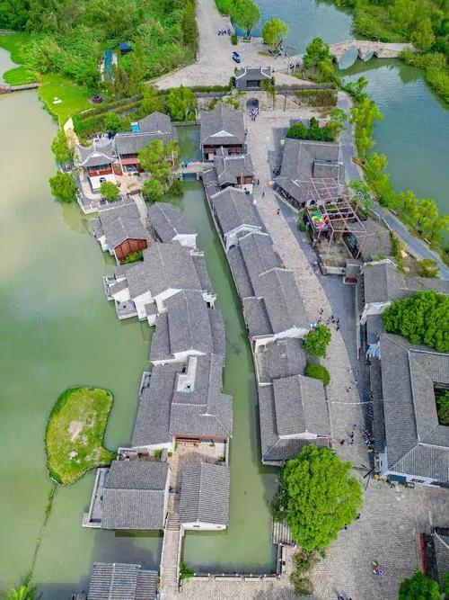 常熟，江苏省县级市，由苏州代管，位于江苏省南部。常熟古称“琴川”，
据资料显示，
