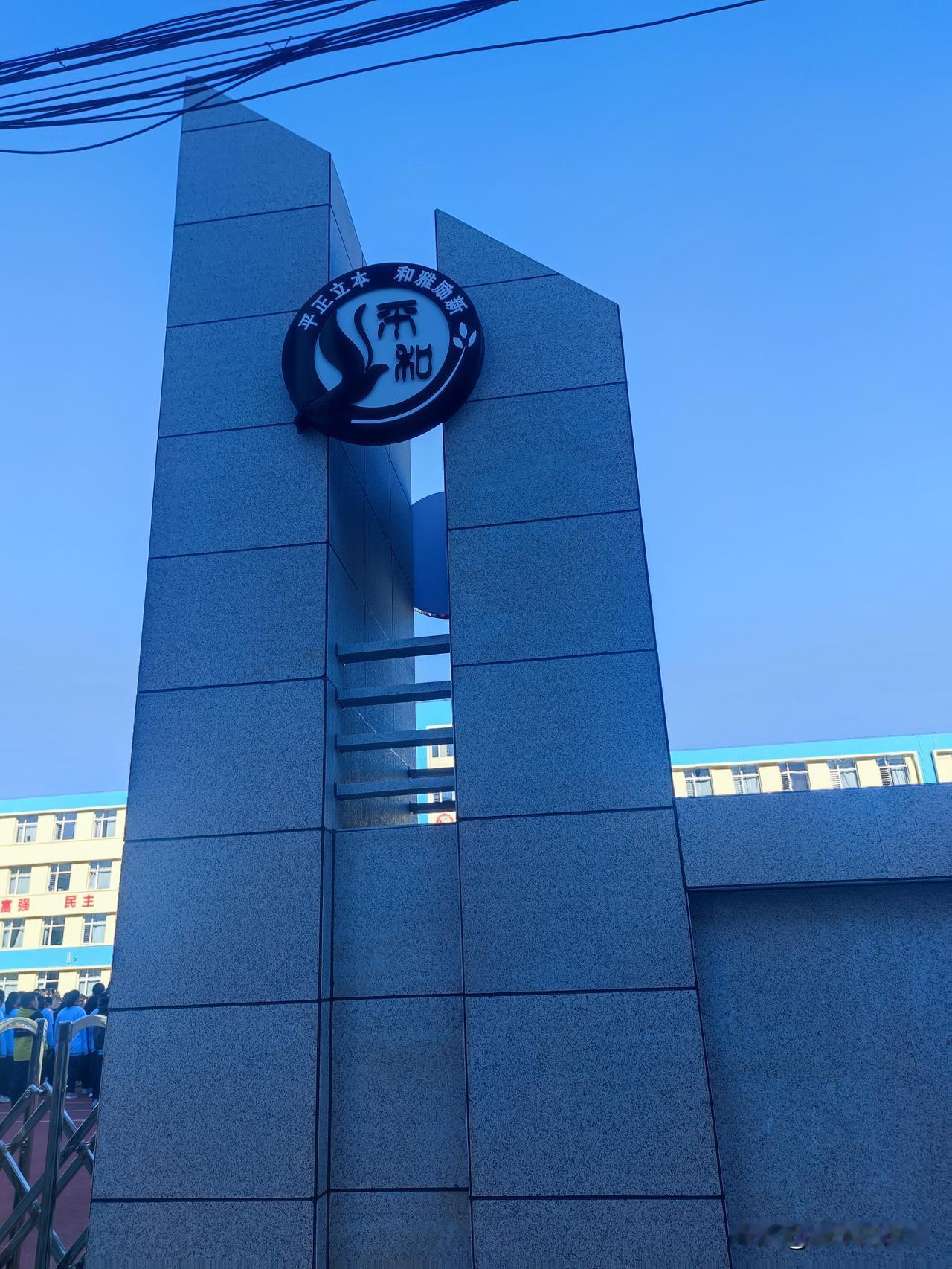 这是太和区最好的小学了，这一点毋庸置疑，毕竟成名多年了啊，太和区之所以认为学区一