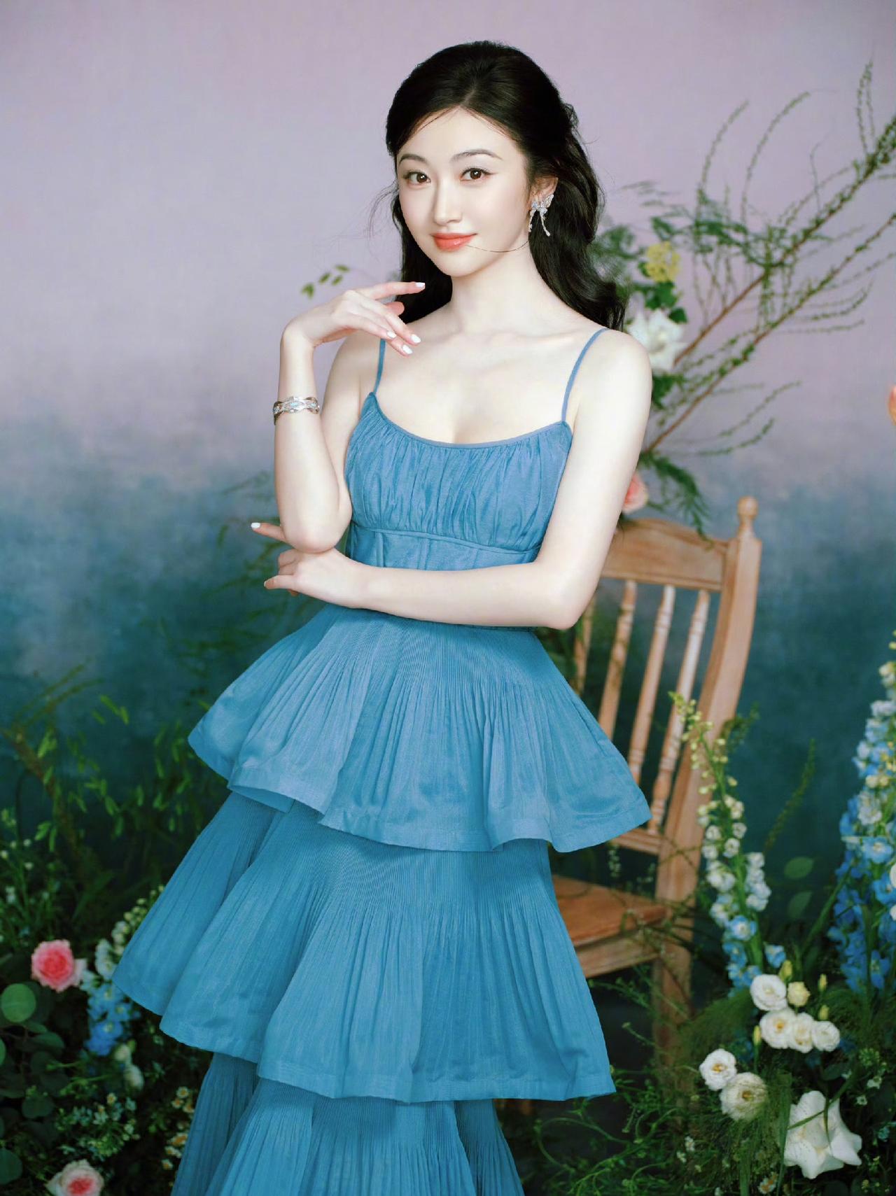 景甜自己出来正面回应了，她知道自己这次躲不掉了，所以字里行间都在调侃自己遇人不淑