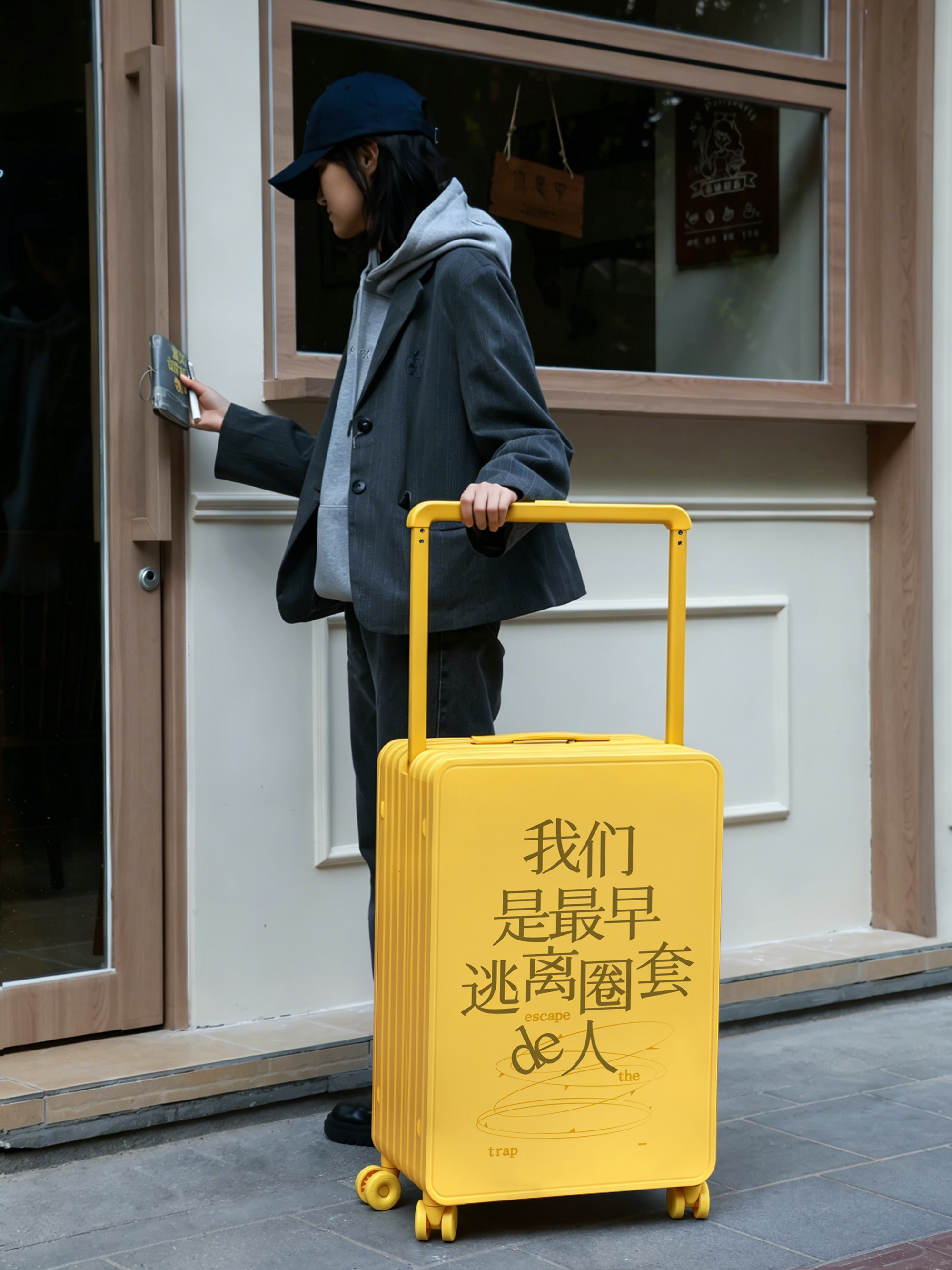 “我们是最早逃离圈套的人”整理好生活琐碎，一起去流浪吧 