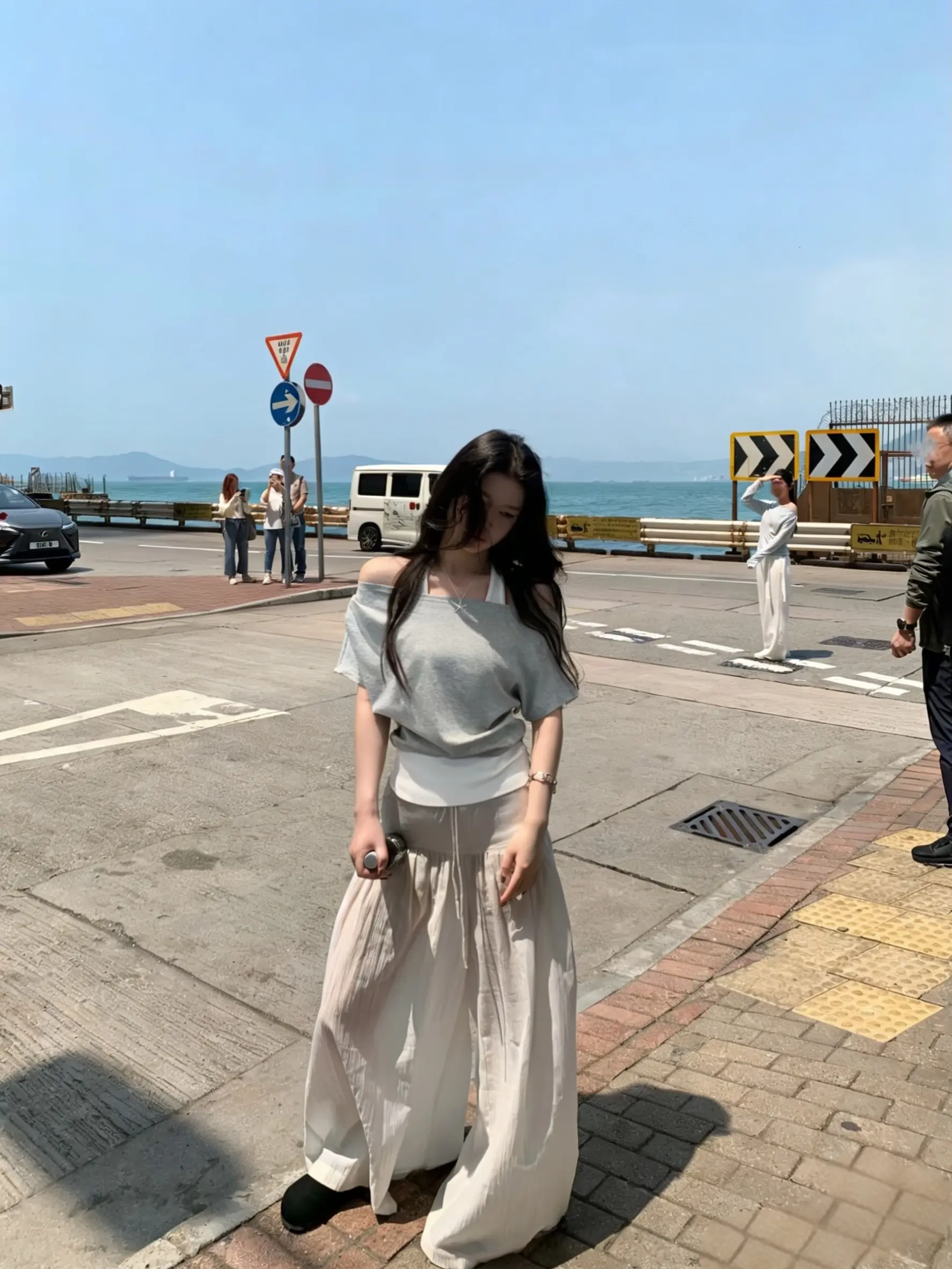 今天的云不太合群。