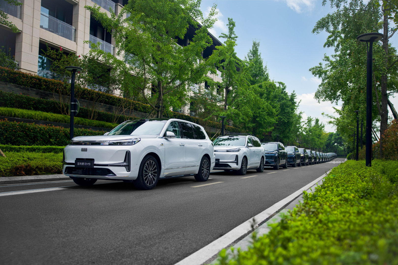 【无法拒绝的大六座SUV，终于不怕孩子喊腿麻了】网上很多人调侃，大六座 SUV 