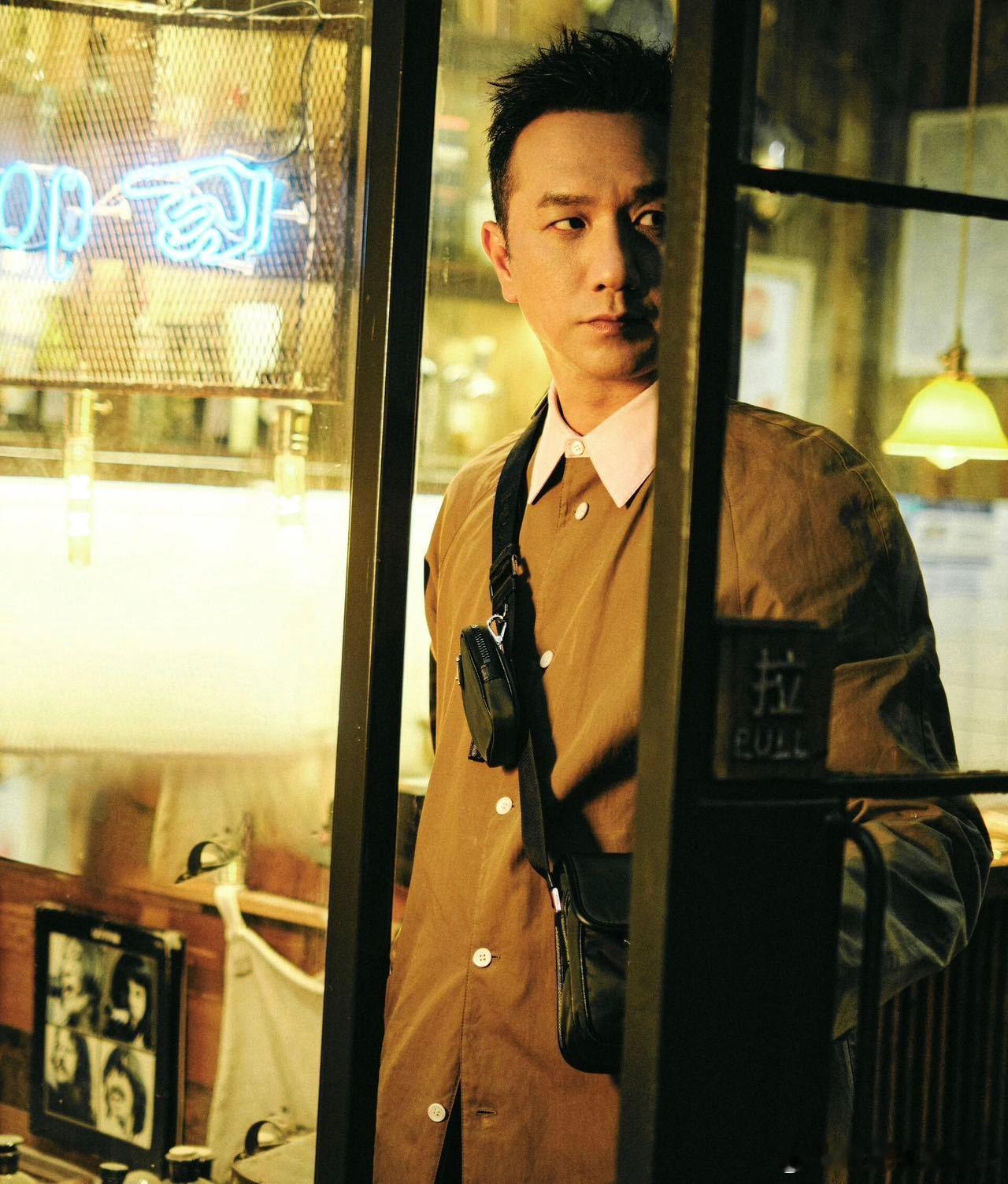 内娱终于有明星拍出电影感画面了 平时看多了精修剧照再看黄觉拍的这些，反而觉得特别