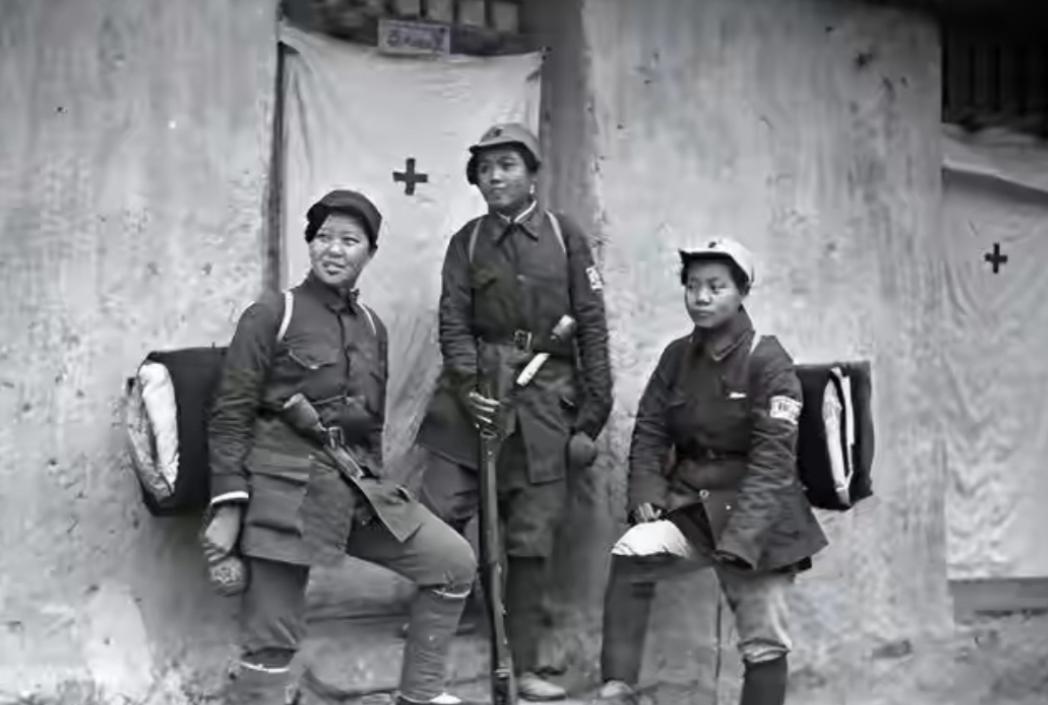 1998年北京老人去世，养女整理遗物吓得求助政府，那件旧棉袄里竟然藏着60年前惊