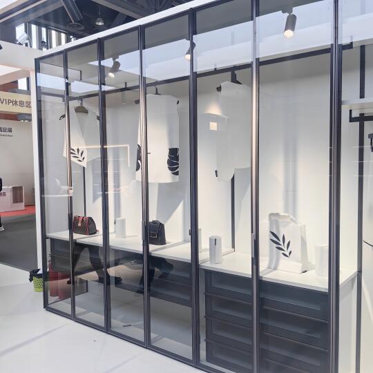 全屋定制玻璃柜这效果太漂亮了