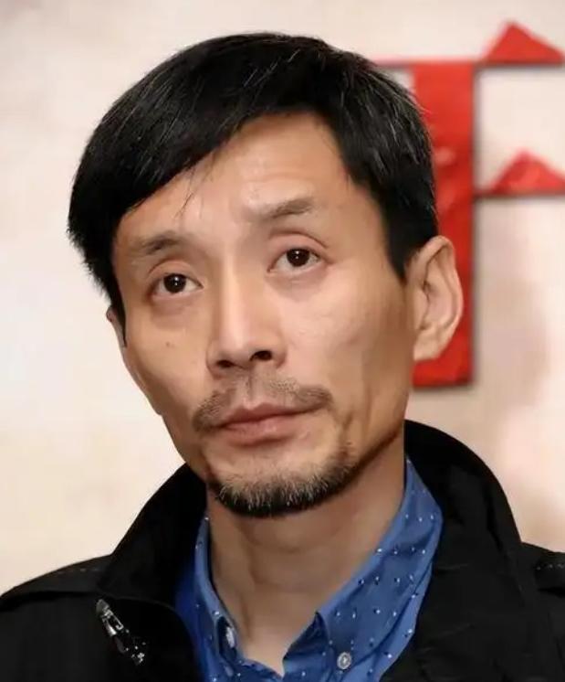 江珊的丈夫田小洁说，我对我前妻曾萍挺亏欠的，年轻时只顾事业，忽略了曾萍的感受。