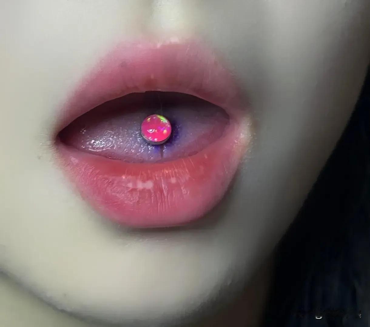 董璇，私下玩的花！

近日，电影《东极岛》首映在国内举行，还邀请了很多影视大咖，