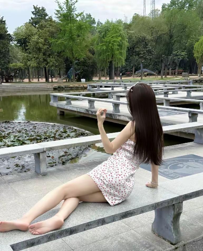 此刻词穷
请大家自由发挥想象