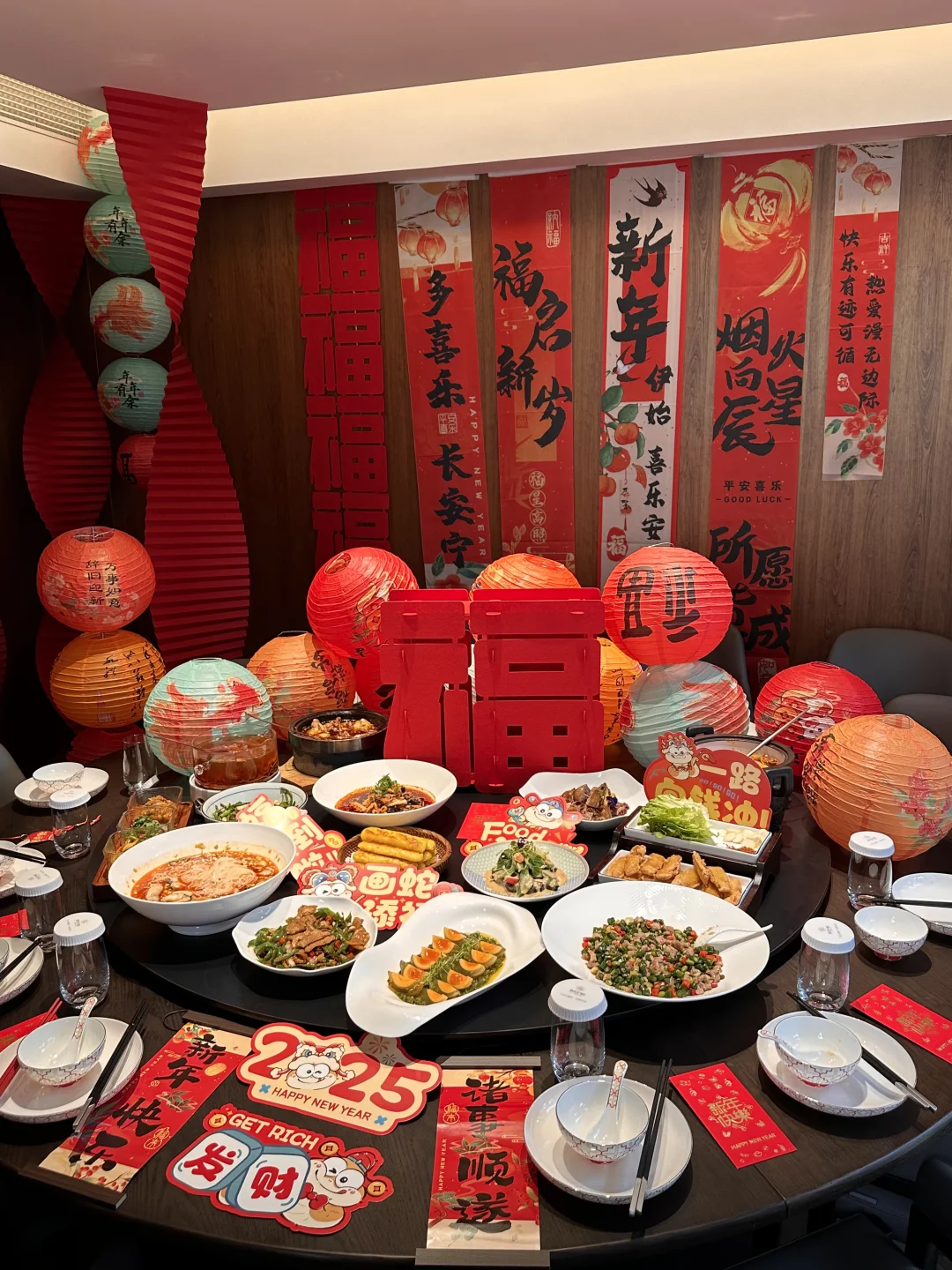 郫都餐厅的新年氛围已经加载了100%！