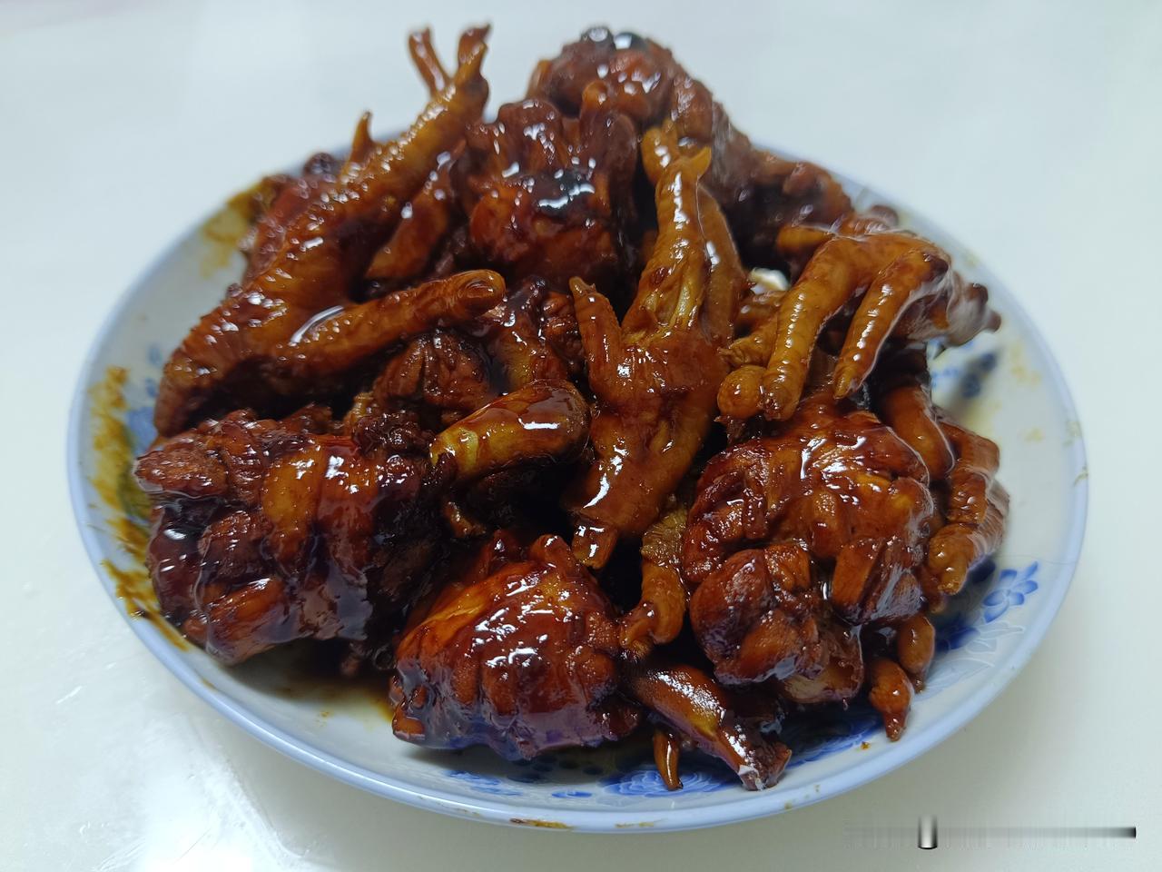 非要晒出我的今日美食...
这烧的个啥...老己都看不出来，不过味道还挺美妙的。