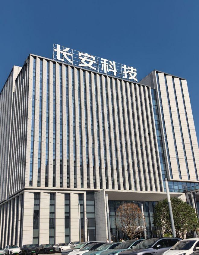 【千问办公要和WorkBuddy做出差异化，主攻企业市场】千问办公副总裁束骏亮表