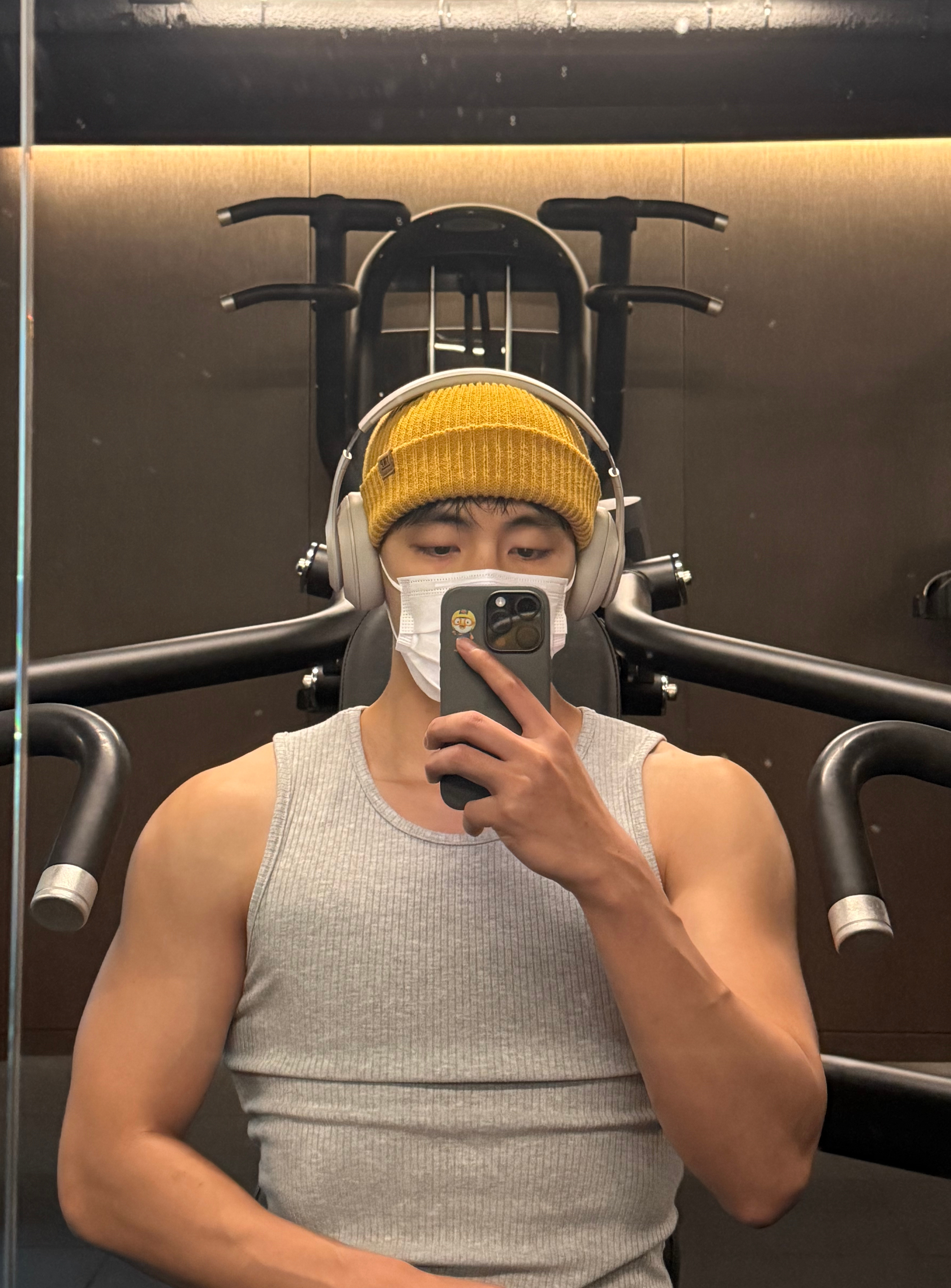 泰亨更新官咖🐯：但是最近..！瘦了很多吧..？减了10kg..嘿嘿嘿—我的天呀