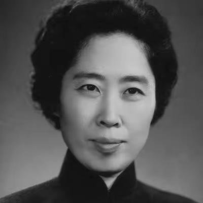 2006年王光美临终嘱托：一声“拜托”，藏着半生家国情怀
 
2006年，王光美