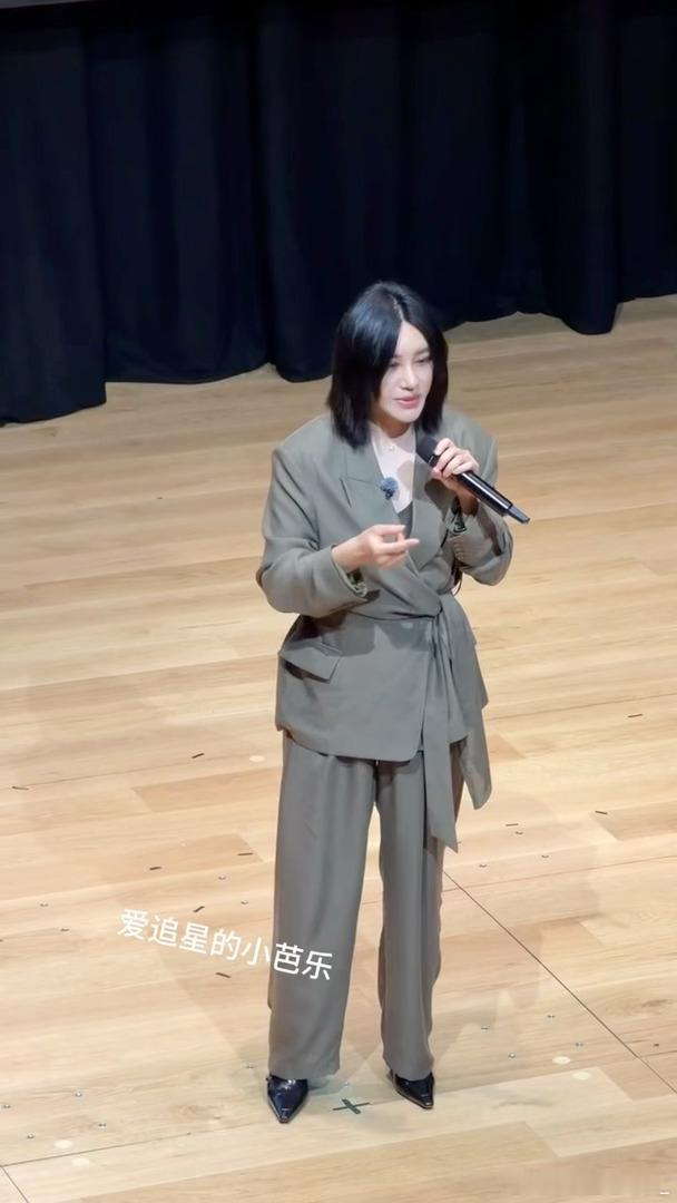 尚雯婕牛津全英文脱稿演讲好厉害啊 学霸来的