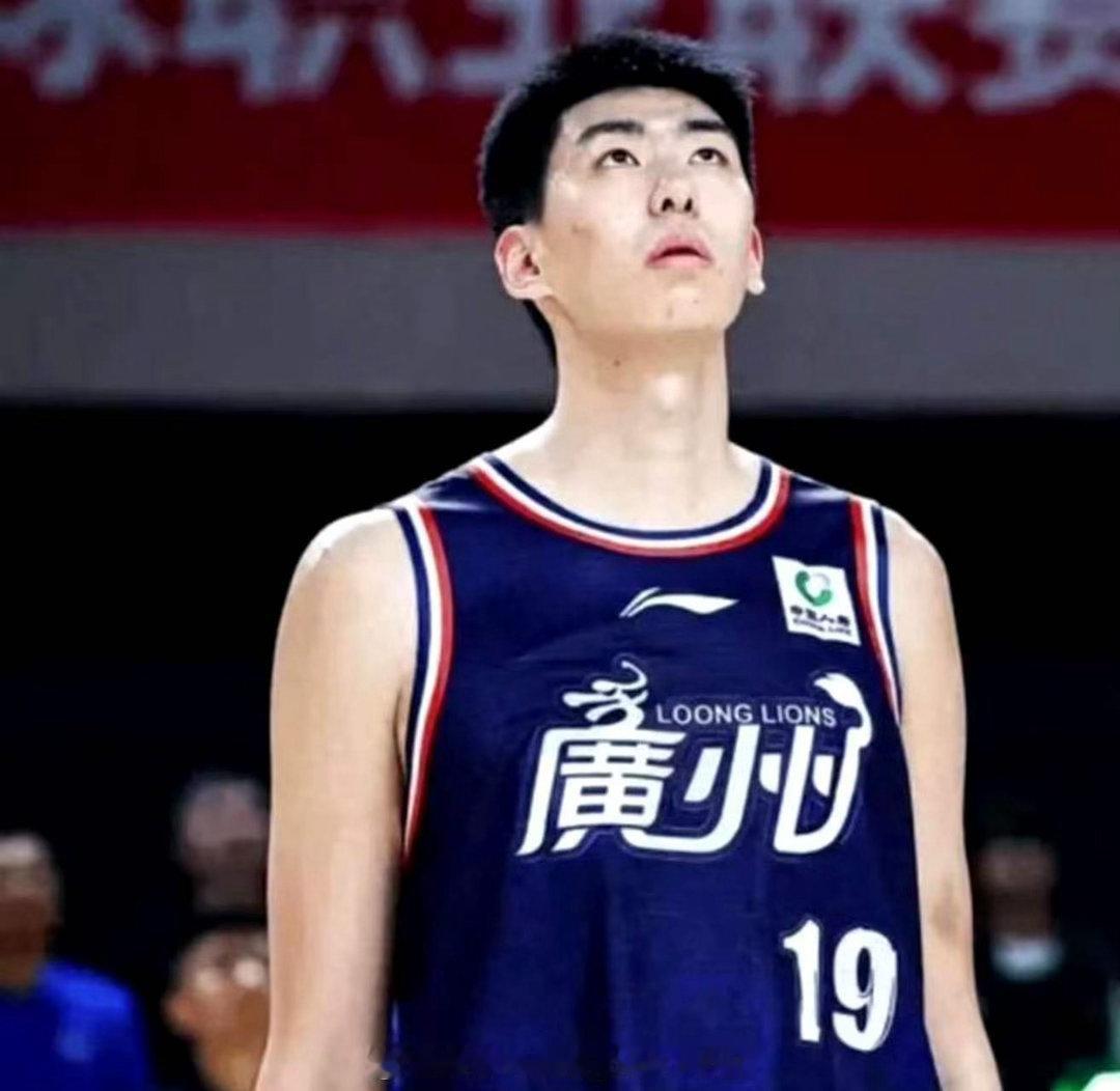 又一个中国球员或能打nba了22岁的中国男篮中锋徐昕因本赛季在CBA的爆发表现，