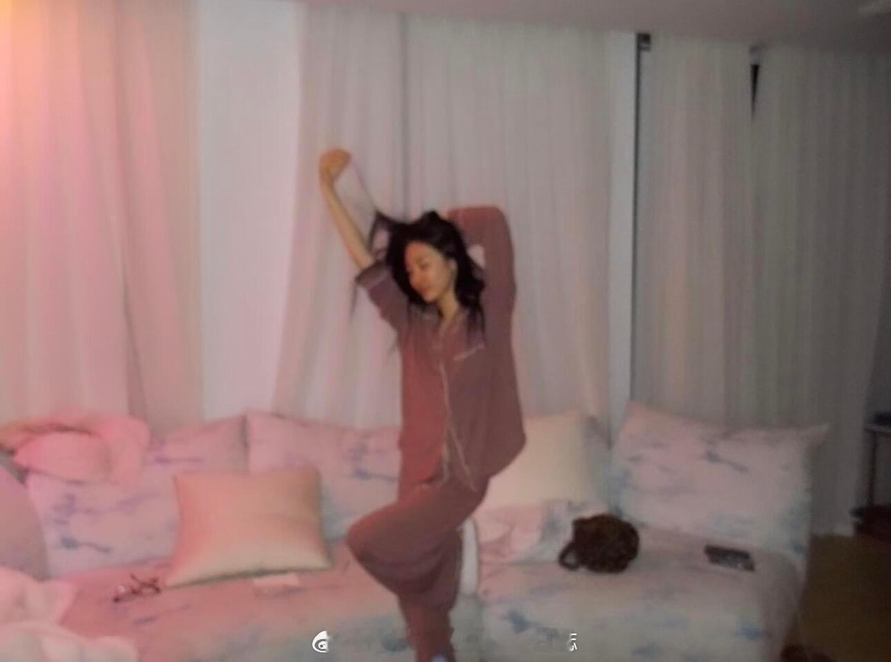 吉ins更新多张宁姐俩天下第一好 