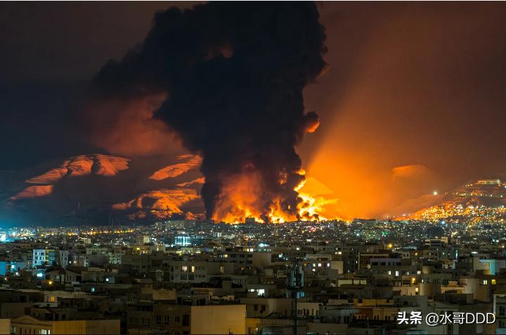 斩首风暴中的伊朗：高官接连倒下，政权何去何从？

德黑兰的夜空再次被爆炸的火光撕