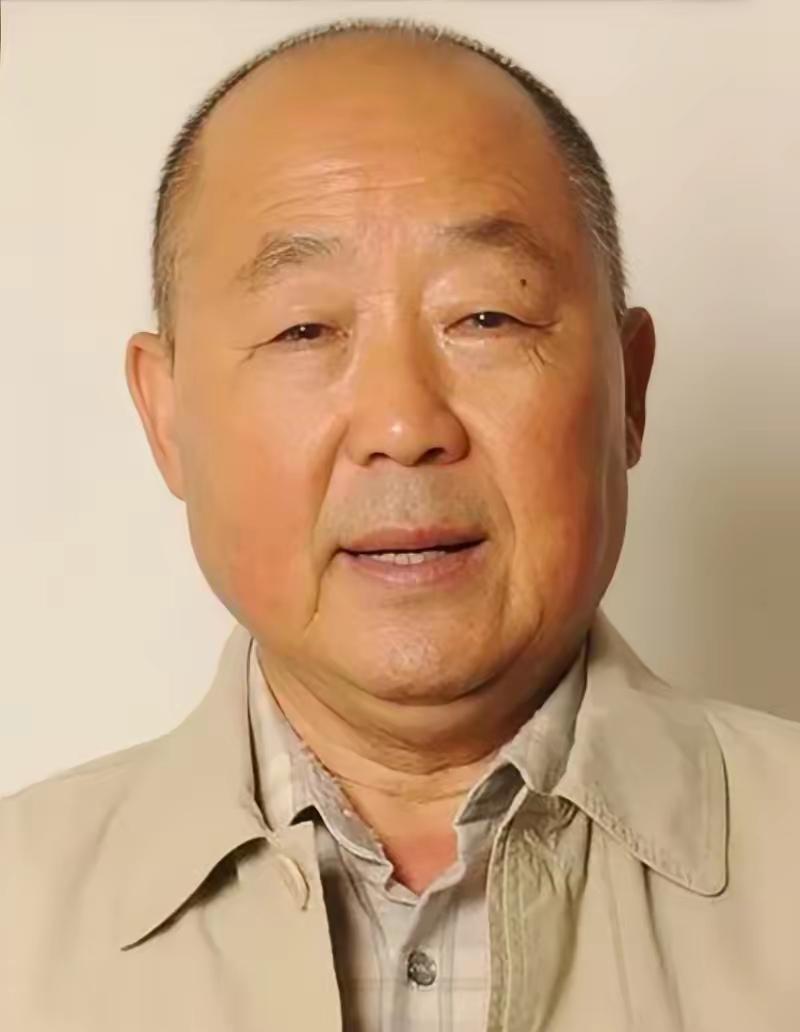 老头看着不起眼，他从农村一跃成为国家一级演员，拿过金鸡奖，火遍大江南北，一战成名