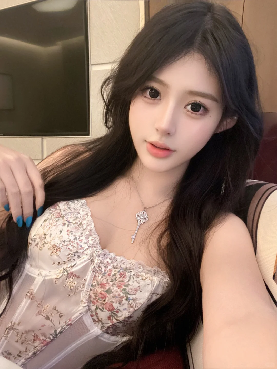 谁说美白不可以弯道超车 姐妹们一起来变美