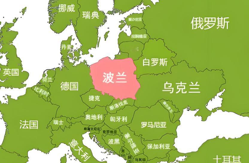 波兰不想被架在火上烤！

前阵子波兰在俄乌冲突的话题里格外活跃，尤其是对着 “俄
