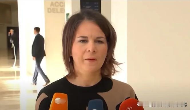 好家伙，这属于妥妥的联合国丑闻啊。360 度大转弯：德国前外长贝尔伯克在其他候选