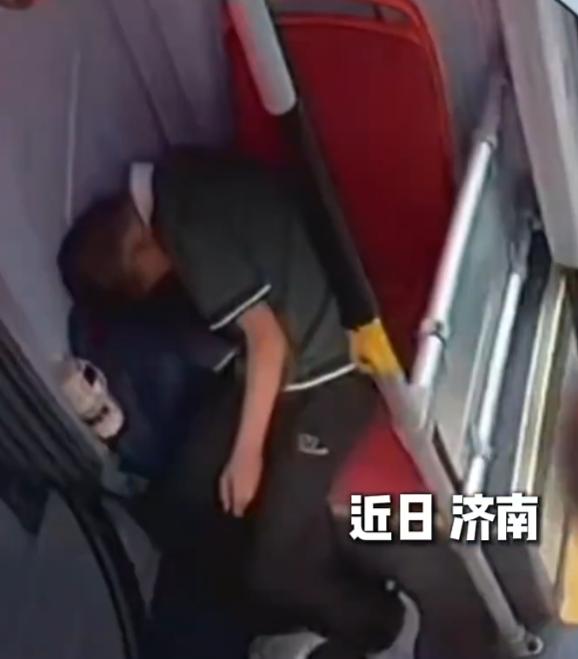 山东济南一辆 BRT3 路公交发生一件又惊险又好笑的事，司机全程揪着一颗心，差点