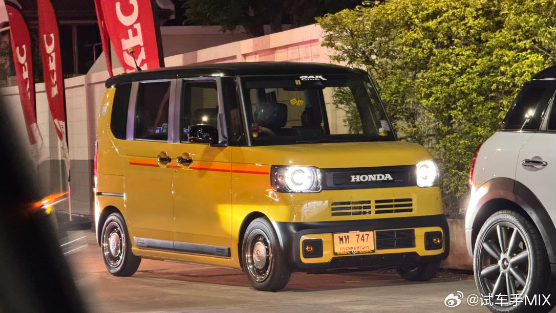 每逢路过曼谷，周末必到之处！什么奇奇怪怪手搓的泰式改装，应有尽有还有很多绝版的收