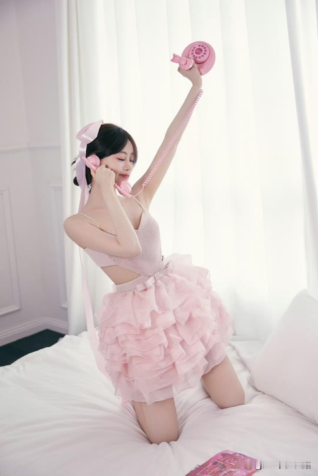 什么样的穿搭可以成为气质女神?祝绪丹，淡粉轻柔，靓丽甜美显气质感穿搭 精致女神范