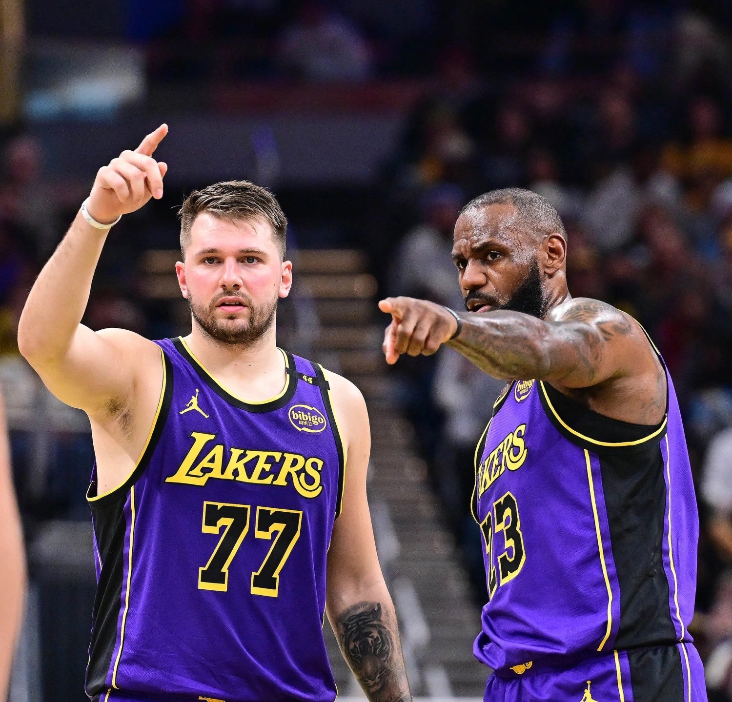 一位NBA资深高管对湖人的休赛期并没有隐瞒：“一点也不令人印象深刻。在拥有勒布朗