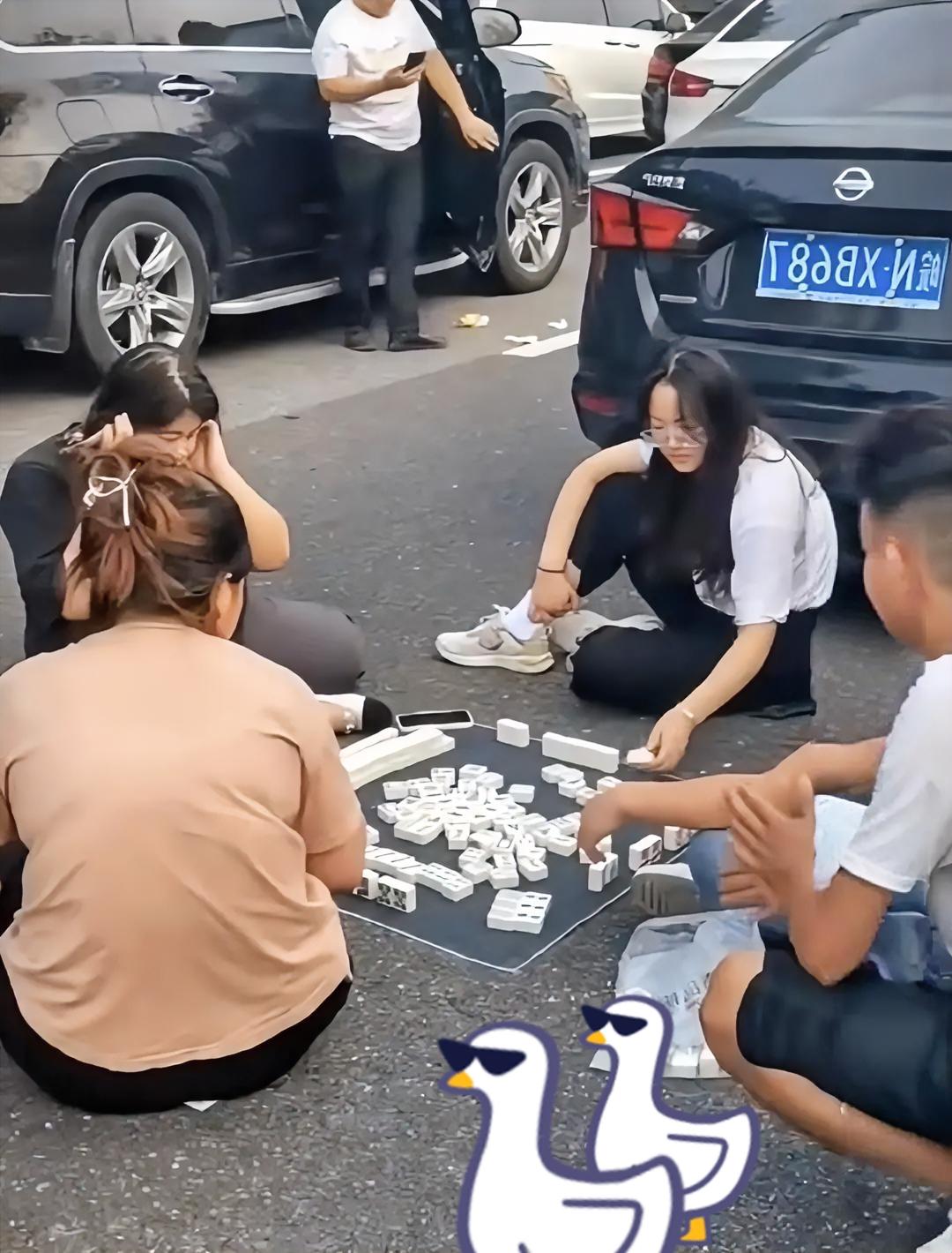 不怕神一样的对手，
就怕猪一样的队友。
去年我是一年提前一天出发，
结果在高速上